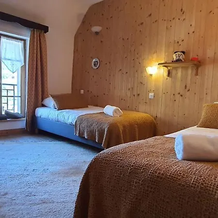 Le Castellou Bed & Breakfast