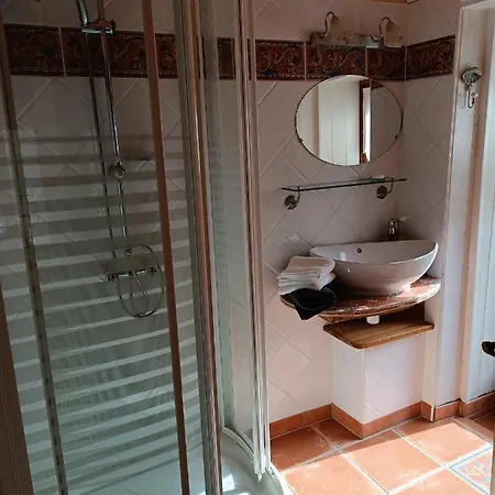 Le Castellou Bed & Breakfast