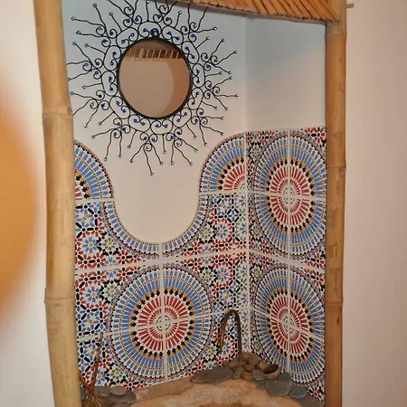 Le Castellou Bed & Breakfast *