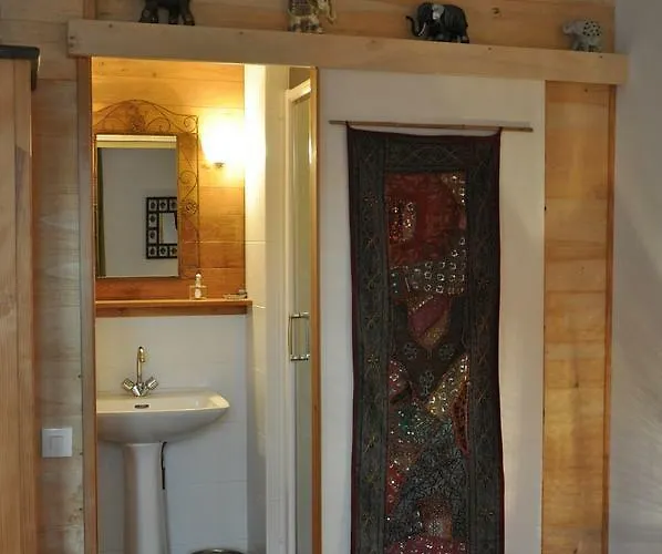 Le Castellou ベッド・アンド・ブレックファスト コンク